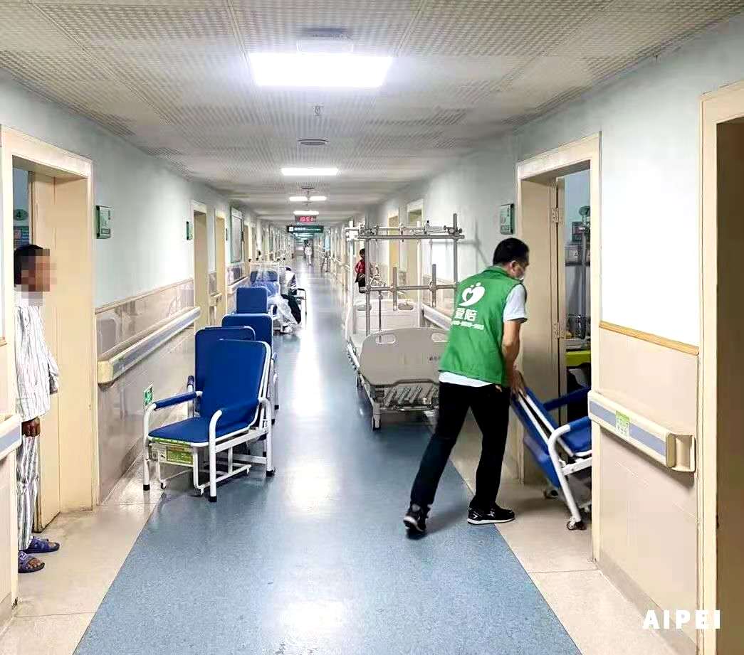 共享陪護(hù)床通過自助租賃來實(shí)現(xiàn)便利