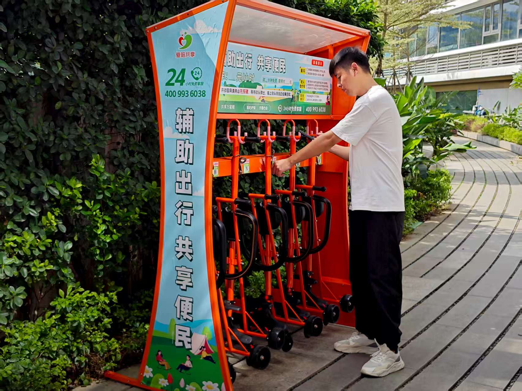 帶娃逛景區(qū)怕折騰？愛陪共享童車入駐，遛娃輕松沒負擔(dān)！